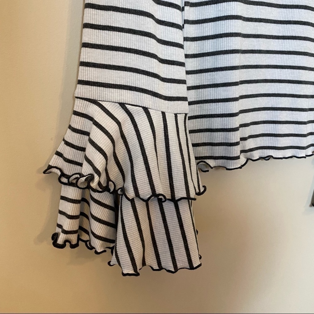 Free People- The Good Finds Ruffle Cuff Top (Size:Small) - Picture 6 of 8
